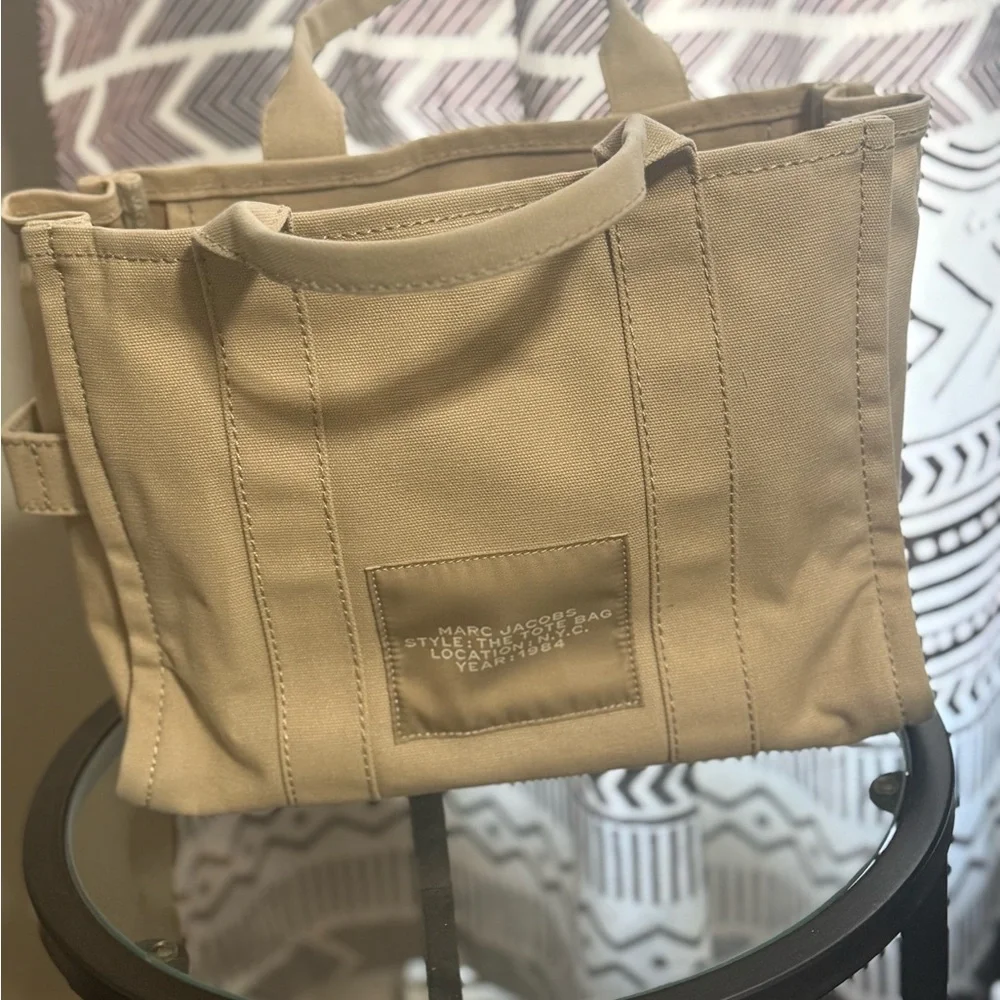 Marc Jacobs Beige Canvas Tote Bag - Picture 2 of 7